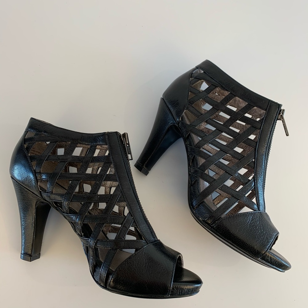 Sofft Black Leather Heels